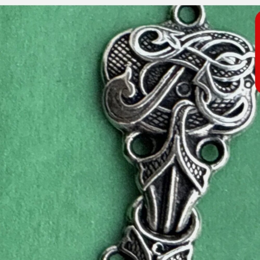 Cape Clasp in Pewter For A Stunning Halloween Outfit by Tinn Per - Picture 2 of 6